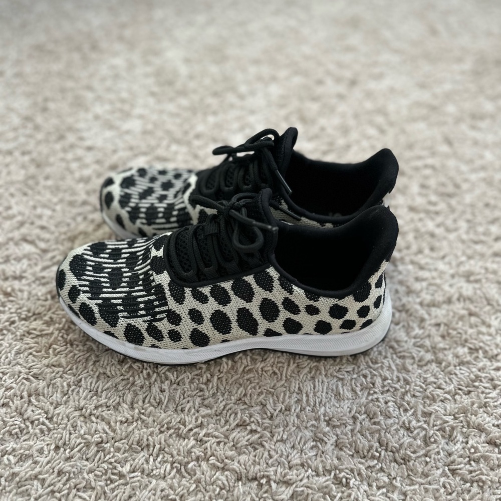 Athletic Works Women's Soft Running Sneakers in a leopard print size 6